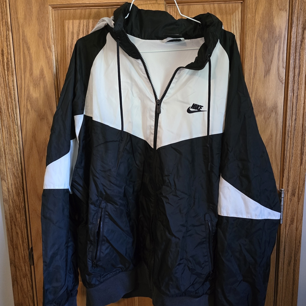 Nike Sporty Black and White Windbreaker